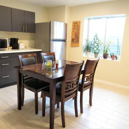 Entire Huge Basement! Fast Wifi! Private Entrance! Villa